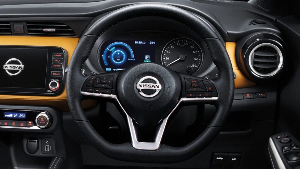 Nissan Kicks E-Power interior speedometer